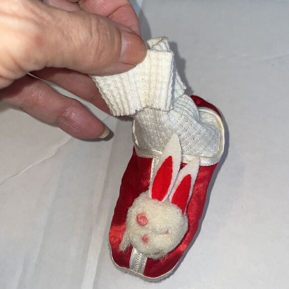 Vtg white & red satin sock slippers with pompom bunny on toe for baby - Picture 2 of 5
